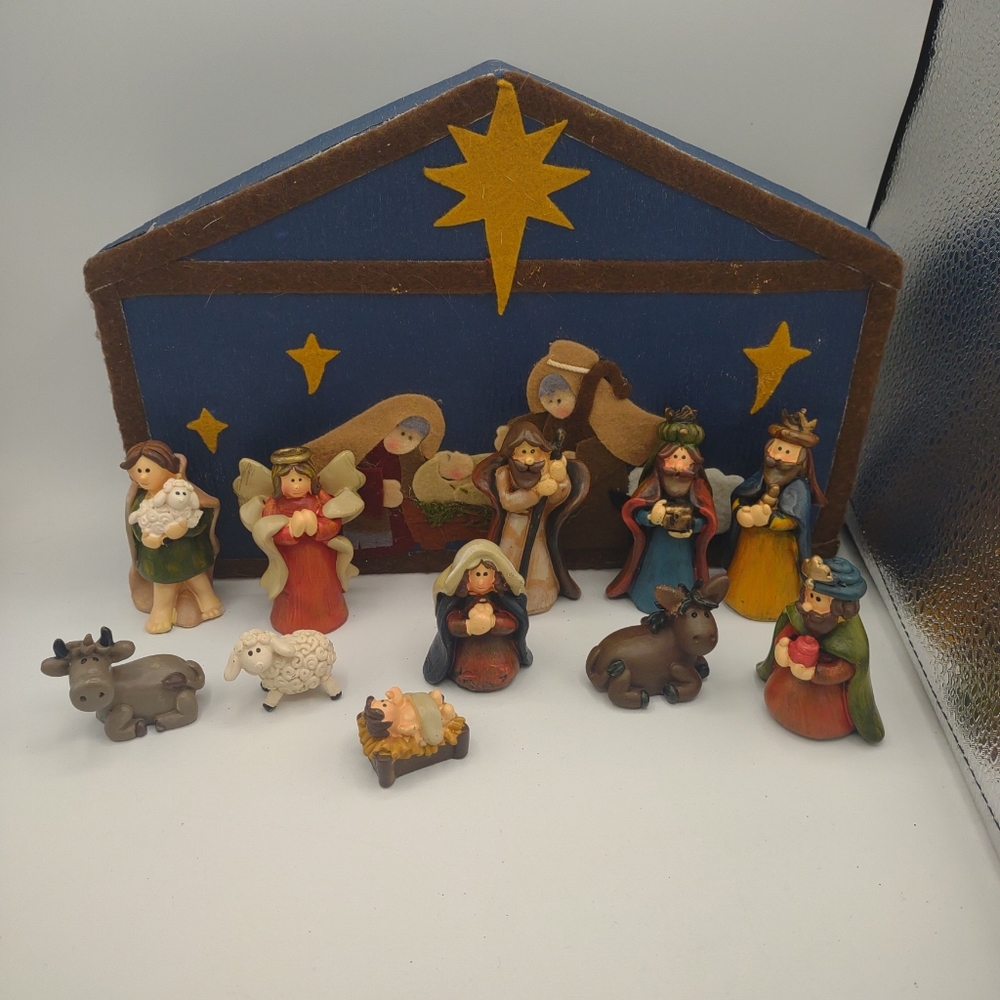 Vintage Xmas Nativity Scene 11 pieces Resin Figurines w Felt Applique Box